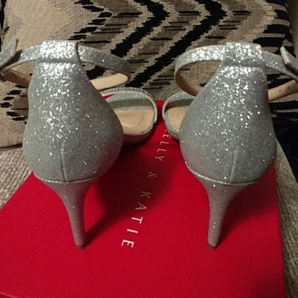 Silver Metallic Glitter Heels - Sz 9 - Picture 4 of 6